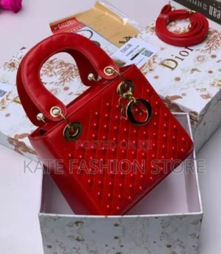 Sac rouge chic petit format