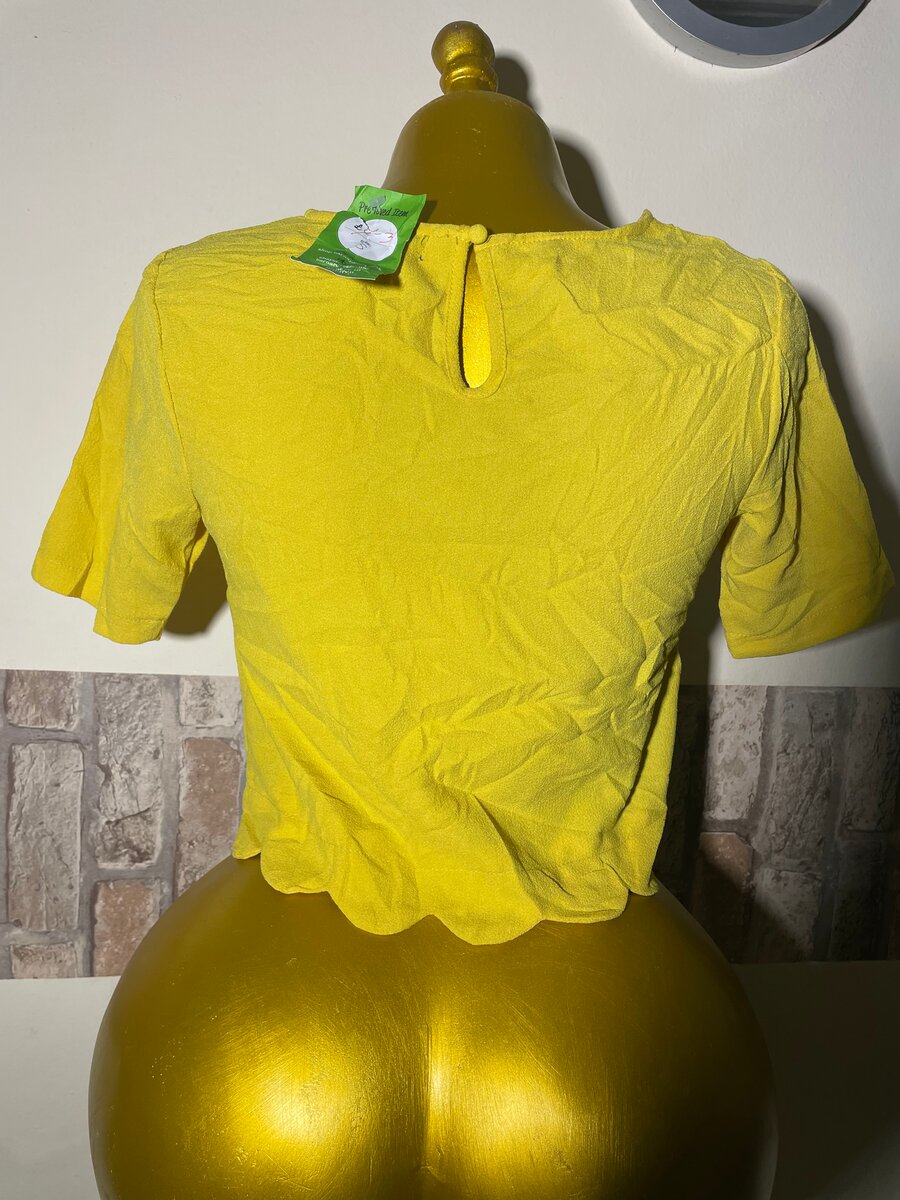 T-shirt jaune à manches courtes