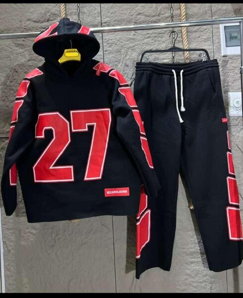 Ensemble de sport à capuche