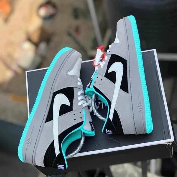 Chaussures Nike...avec carton