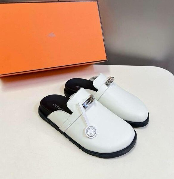 Mules élégantes en cuir noir