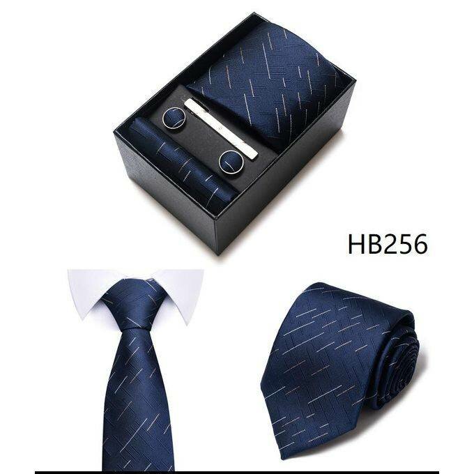 Ensemble cravate et accessoire