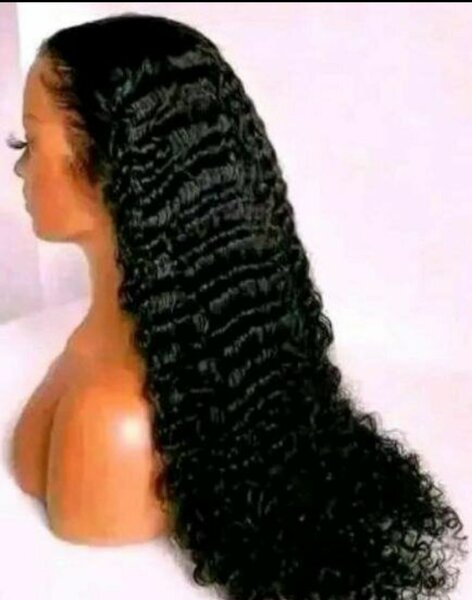 Perruque longue ondulée