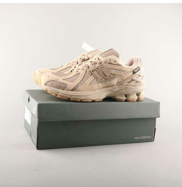 New balance kicks