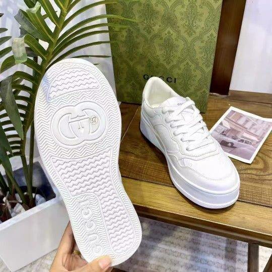 Baskets blanches Gucci élégantes