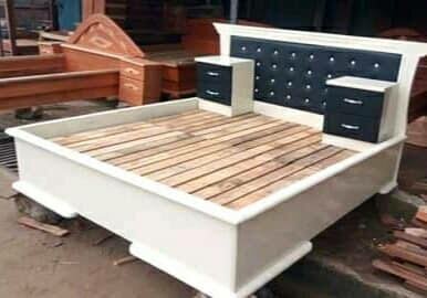 Lit double moderne avec rangements