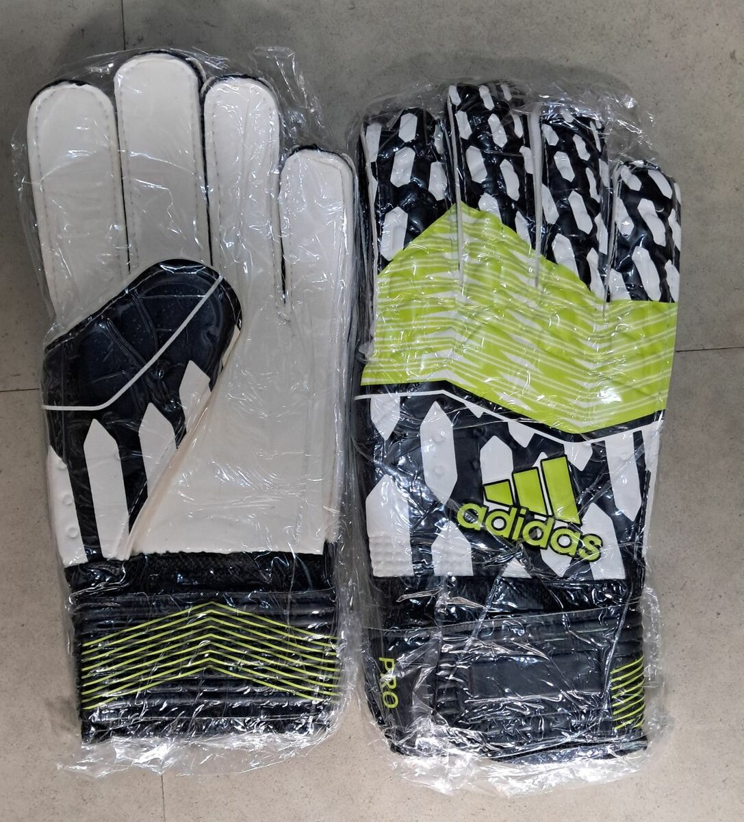 Goalkeeper gloves