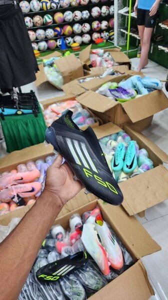 Black ADIDAS PREDATOR