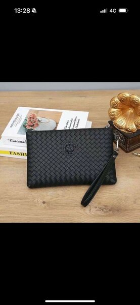 Élégante pochette en cuir