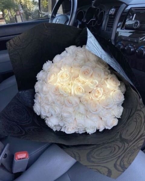 bouquet of 80 white roses