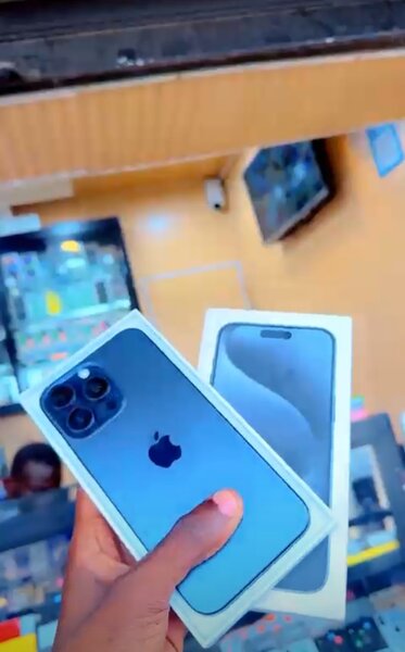 15pro Max seconde eta 10/10 disponibles avec sont cartons