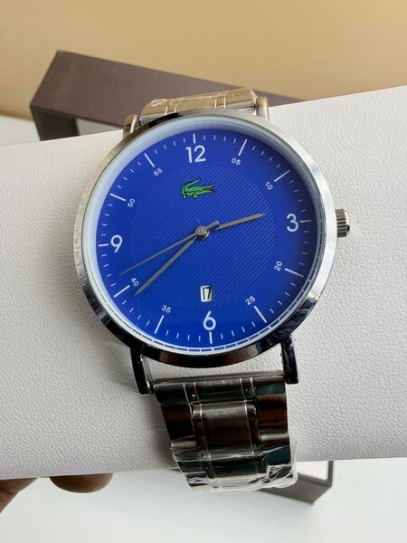 Montre élégante à cadran bleu