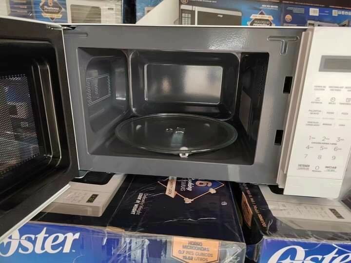 OSTER MICROWAVE OVEN