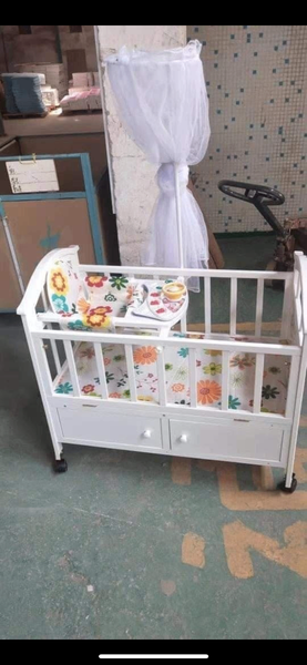 Lit de bébé en bois pliant