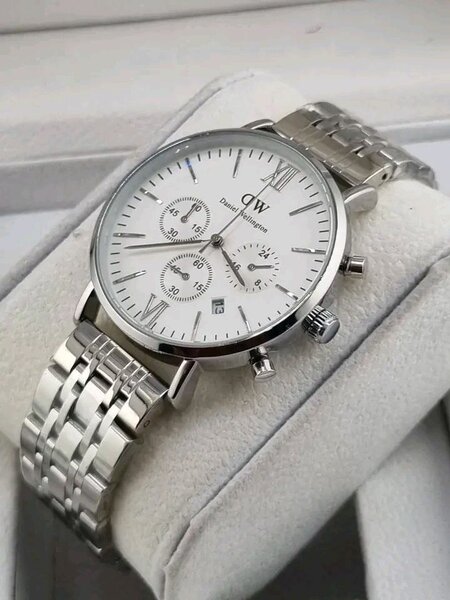 Montre en acier inoxydable élégante