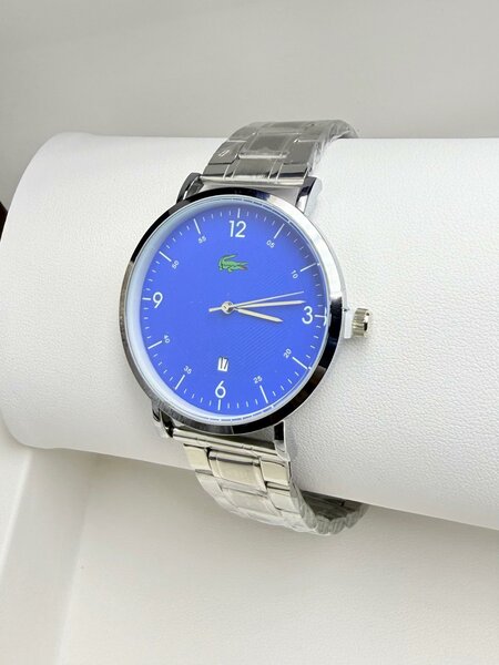 Montre élégante bleue argent