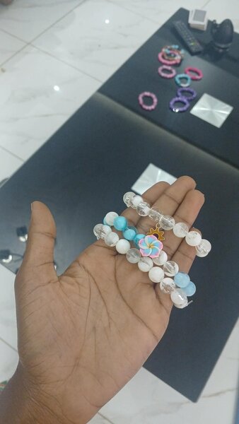 Bracelets multicolores en perles