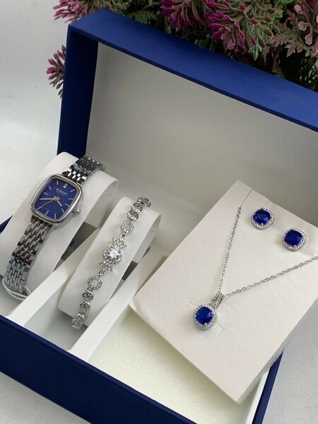 WATCH WITH BRACELET AND EARRINGS.