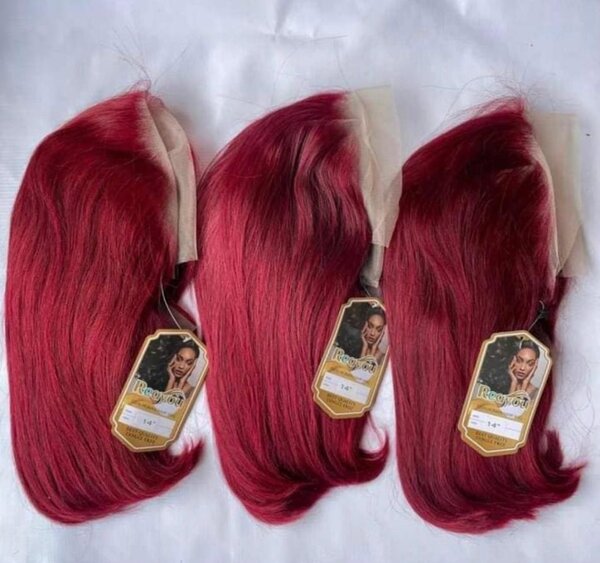 Perruque en Dentelle Rouge