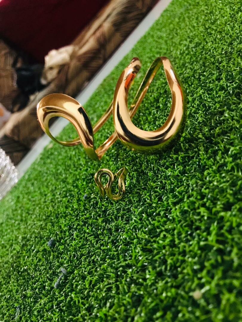 Bague dorée élégante