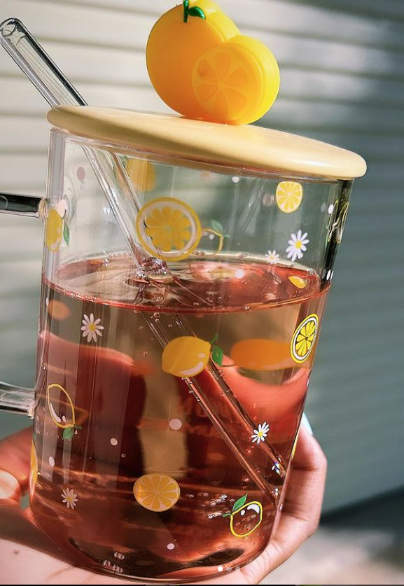 Tasse en verre avec couvercle et tube