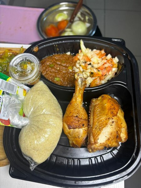 Plat de Poulet Grillé avec Accompagnements