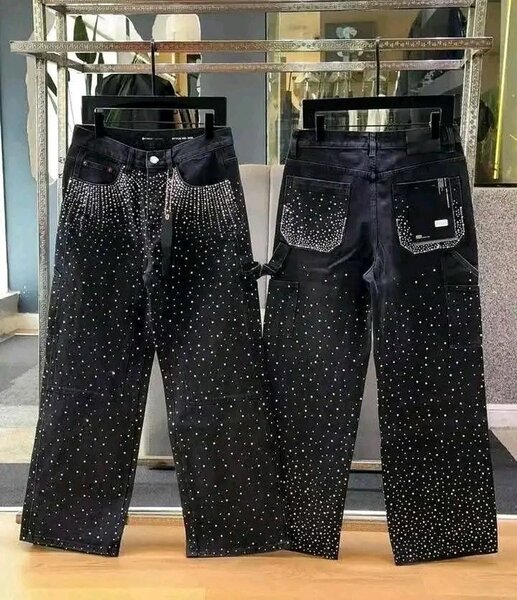 Jean noir à strass tendance