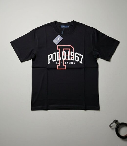 T-shirt graphique moderne