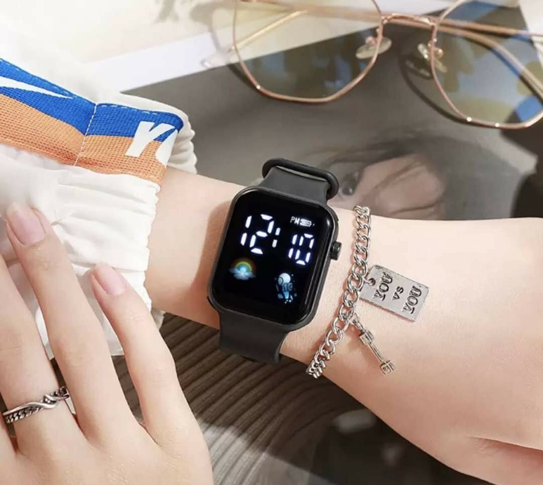 Montre connectée + bracelets + coffret