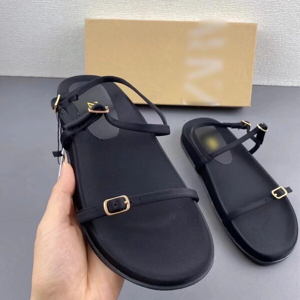 Flat sandal