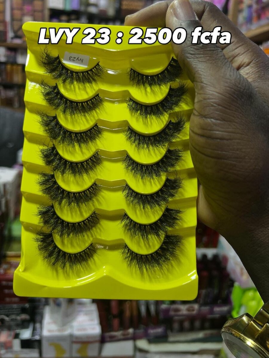 Faux cils dramatiques LVY