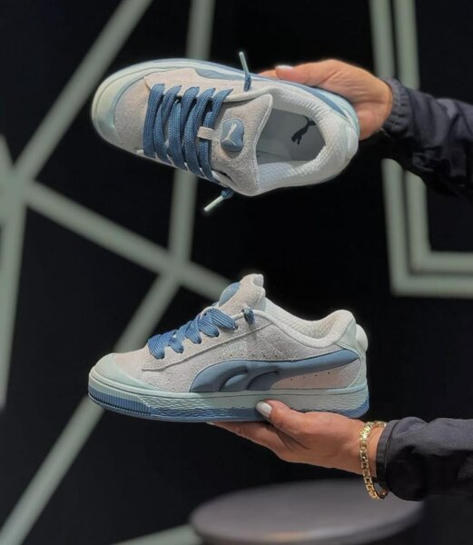 Baskets bleues en daim