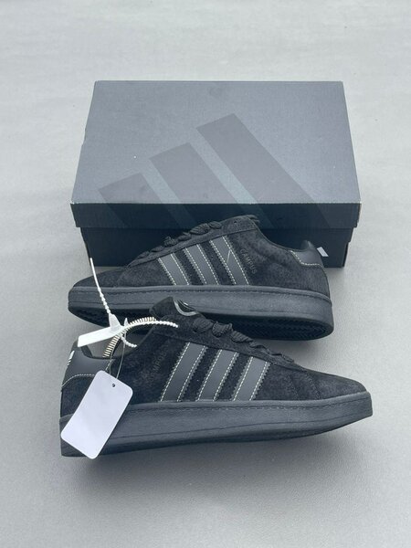 Baskets noires en daim pour homme