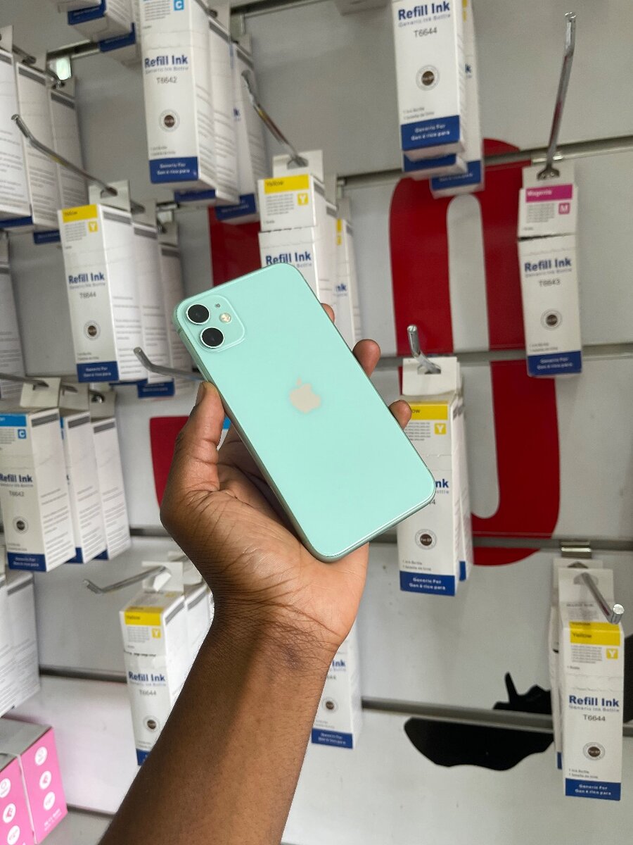 iPhone 11 128GB (Pre Owned)
