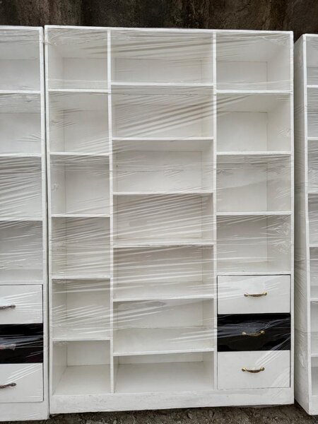 Bibliothèque blanche avec tiroirs