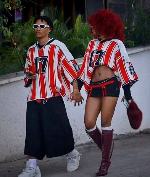 Pull rayé avec numéro 17