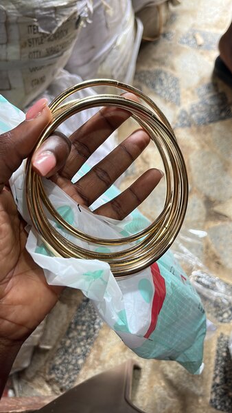 Bracelets en métal doré