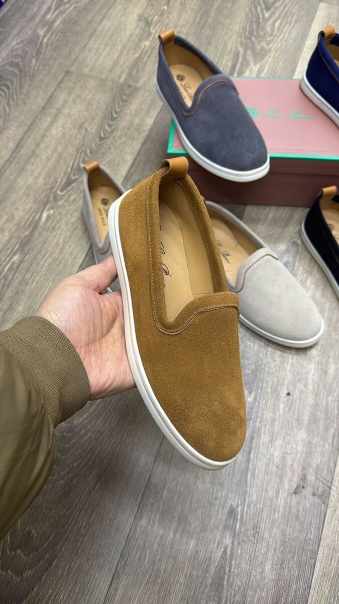 Замшевые лоферы от Lora piano