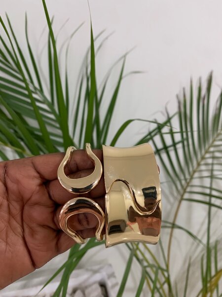 Ladies bracelets/bangles