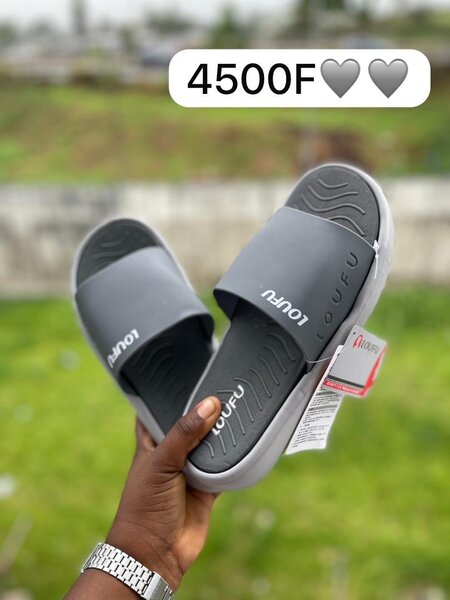 Claquettes confort homme