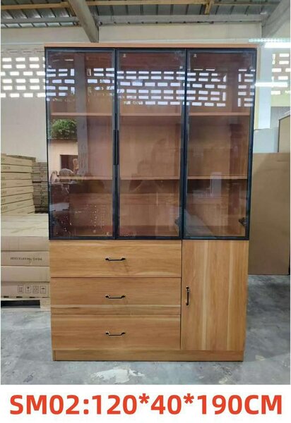 Armoire vitrée en bois