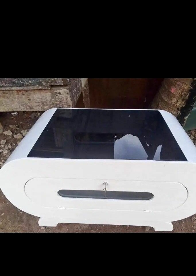 Table basse moderne en verre