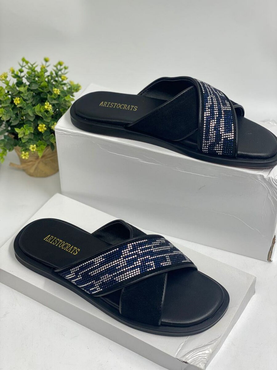 Branded fashion slippers