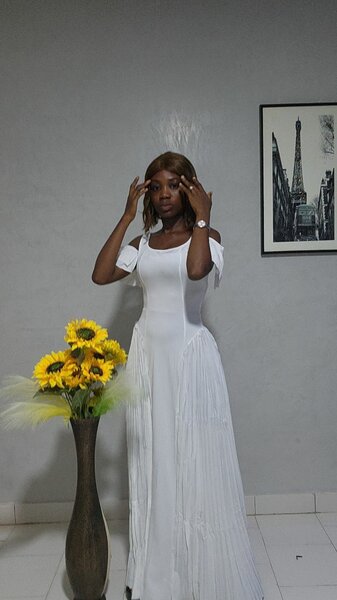 Robe longue blanche élégante