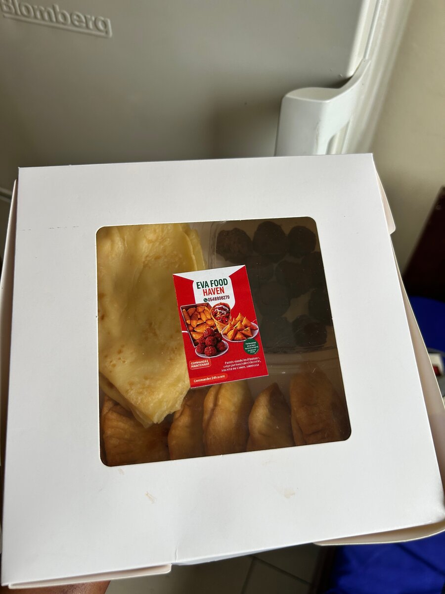 Assortiment de Snacks Épicés