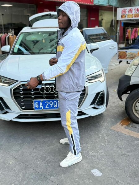 Survêtement homme moderne