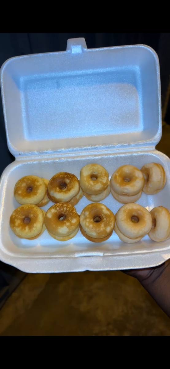 Mini donuts avec sauce chocolat