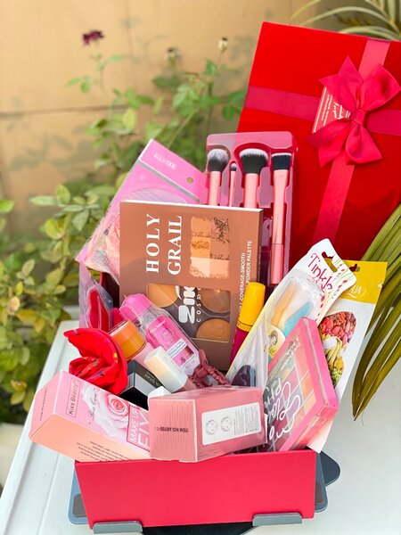 Boxe ( skin care ) et bouquet makeup