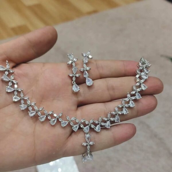 Ladies party set nackless and earrings