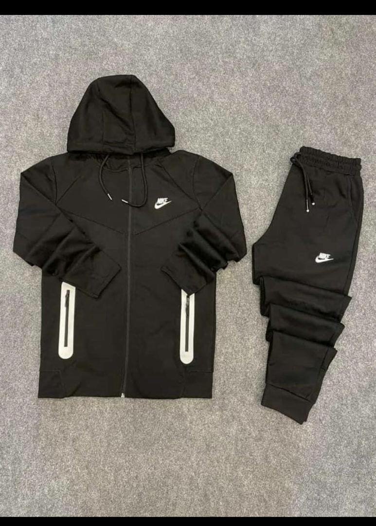 NIKE TECH SURVÊT